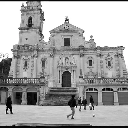 Tocco Barocco - Locazioni Brevi - 3*